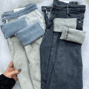 Calça Jeans Peluciada com Elastano + Meia Térmica Grátis