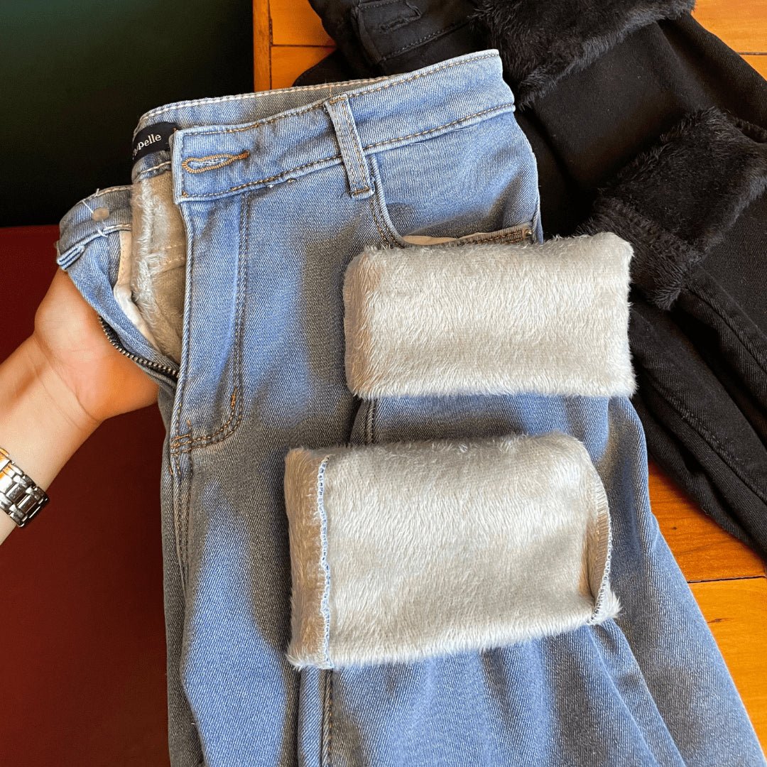 Calça Jeans Peluciada com Elastano + Meia Térmica Grátis